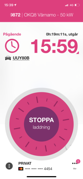 Med EasyParks app kan man både betala parkeringar och laddningar, men också starta, stoppa och tidsinställa laddningens längd.