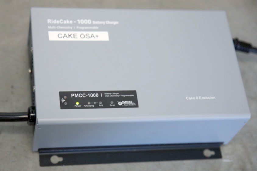 Cake Ösa har extern laddare på 1 kW. Batteriet är på 2,5 kWh.