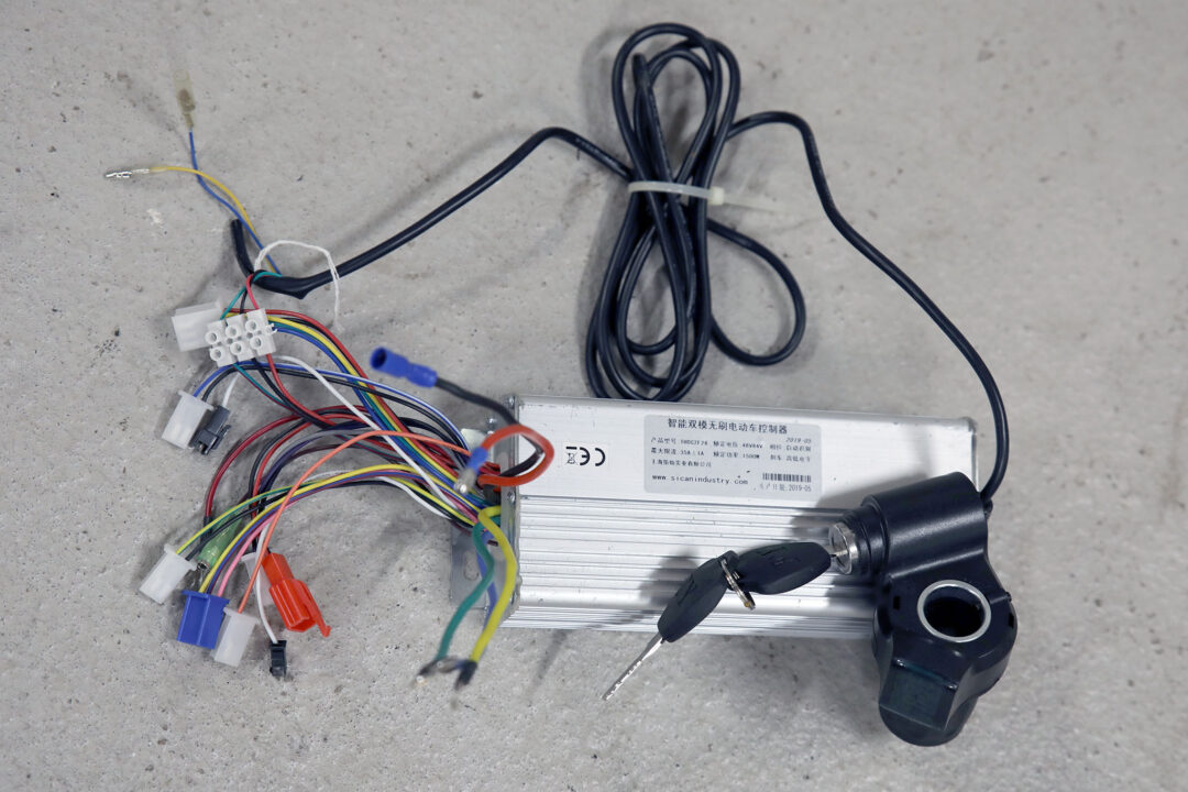 48 volts controller inköpt från Kina för ett par hundralappar.