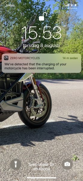Zero SR/F:s app meddelar när laddningen är klar!